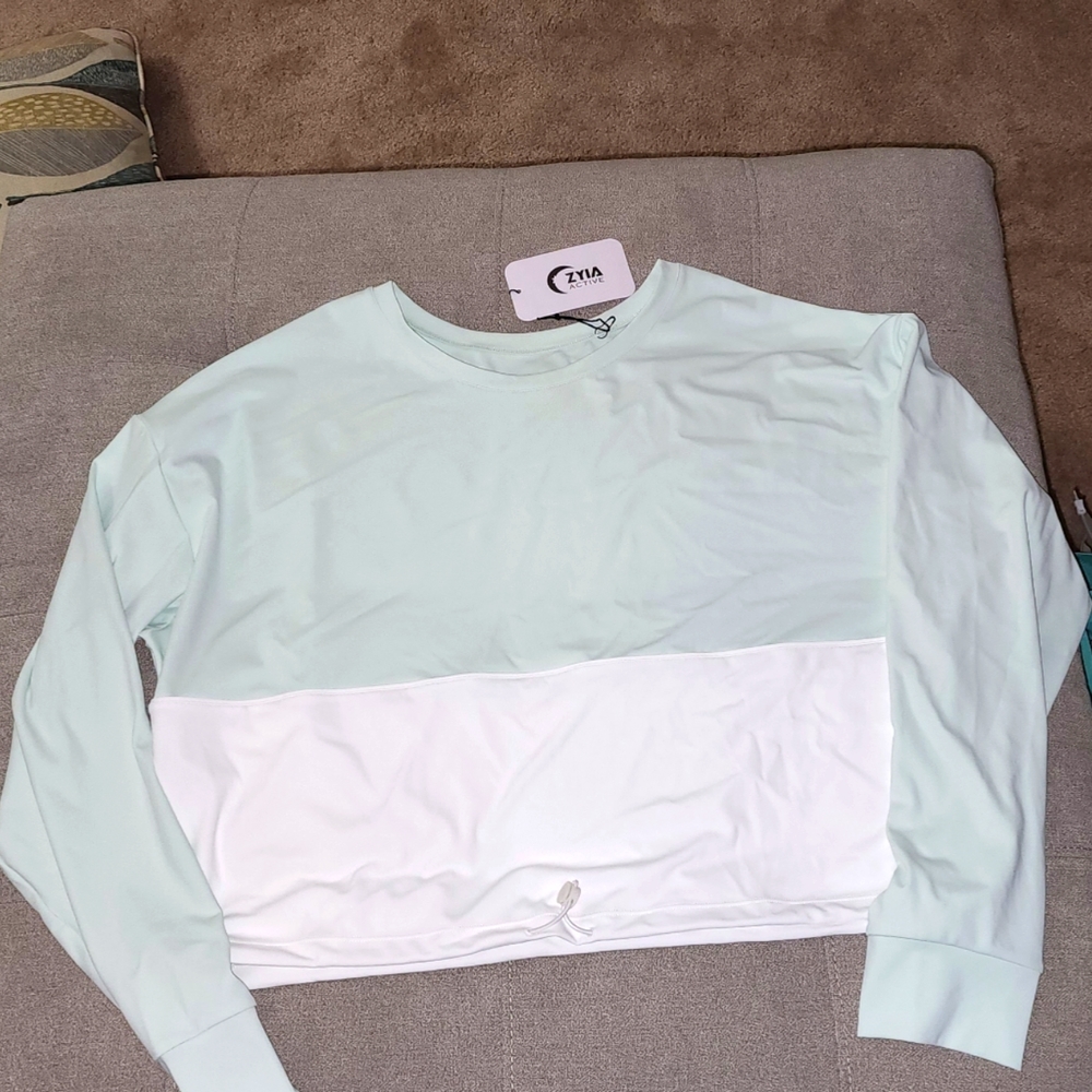 Crop workout tee, fits like an XL